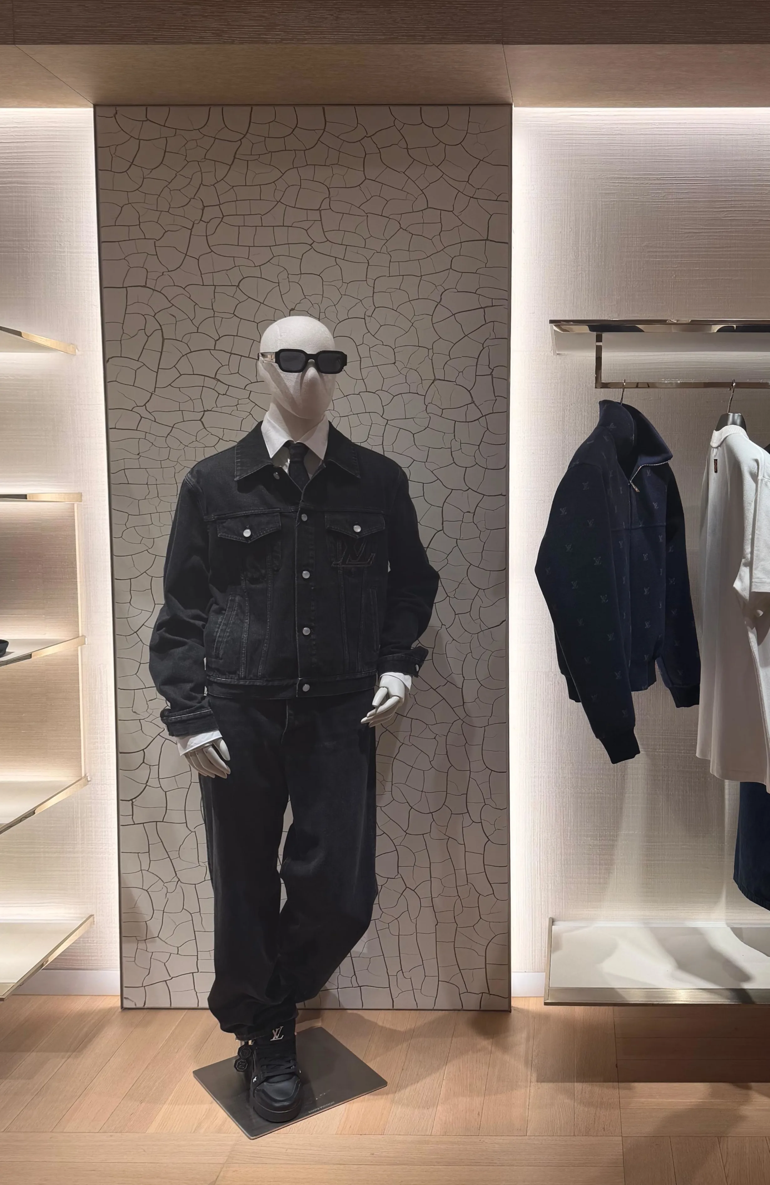 Craquelé Wand Louis Vuitton Kuala Lumpur